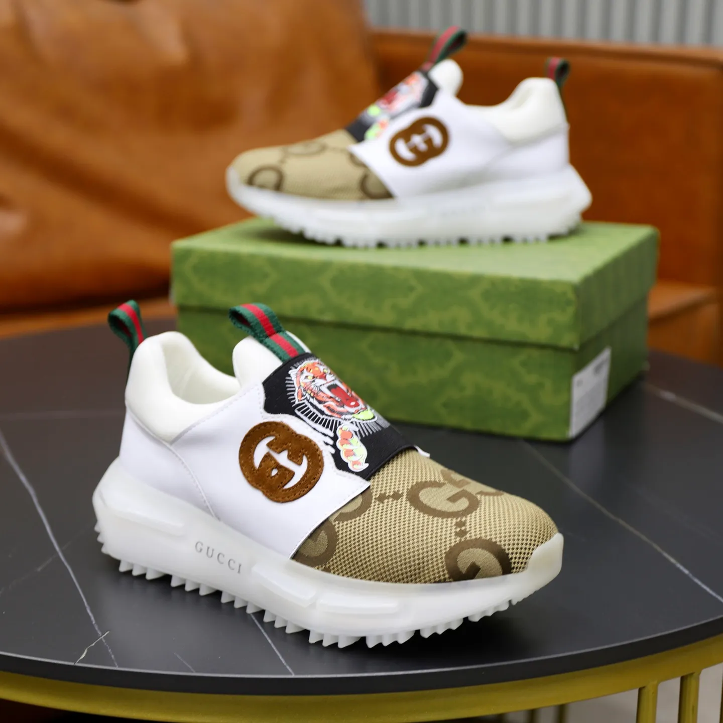 Ex-factory price: 462💰🙅‍♂️🙅‍♂️🙅‍♂️ Brand: GUCCI Standard code: 38-44 (45 customized) Grade: Same as the official website Material: Original cowhide material spliced with brand cloth Comfortable and breathable lining Lightweight and wear-resistant sports outsole Style category: Men's fashionable casual shoes Running sports shoes Distinguished luxury brand elements Top luxury color: actual picture color
